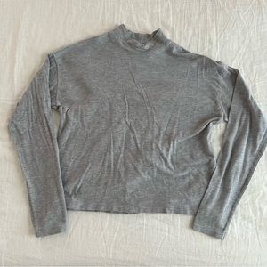 Adrienne Vittadini women’s grey cropped mock neck shirt